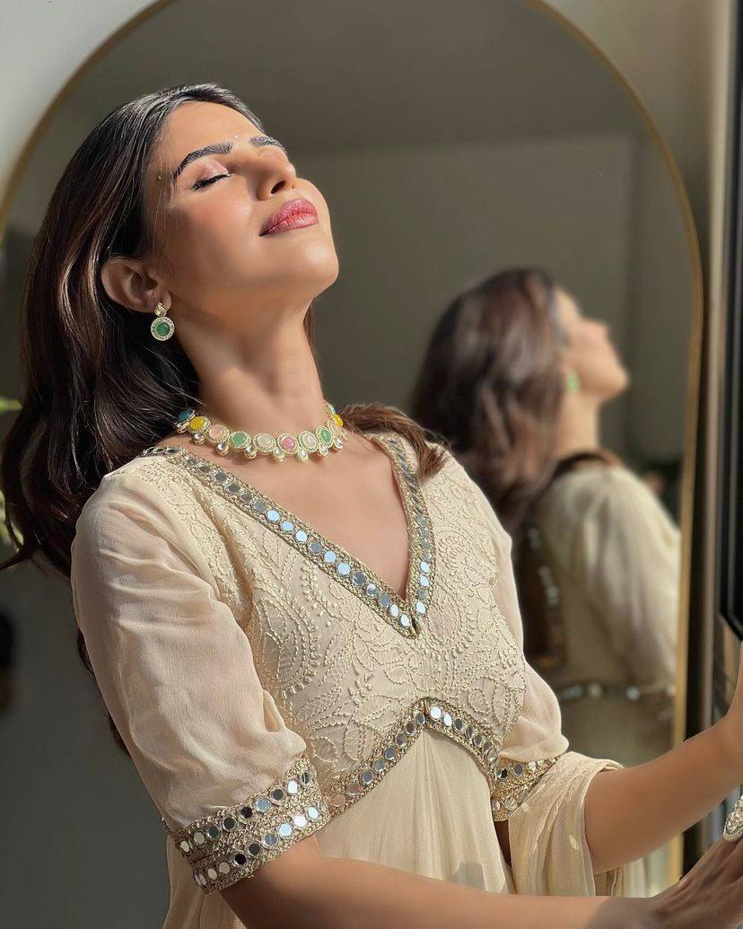 🌸 Ethereal Ivory Anarkali Set – Where Grace Meets Glamour 🌸