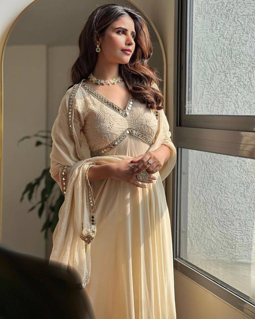 🌸 Ethereal Ivory Anarkali Set – Where Grace Meets Glamour 🌸