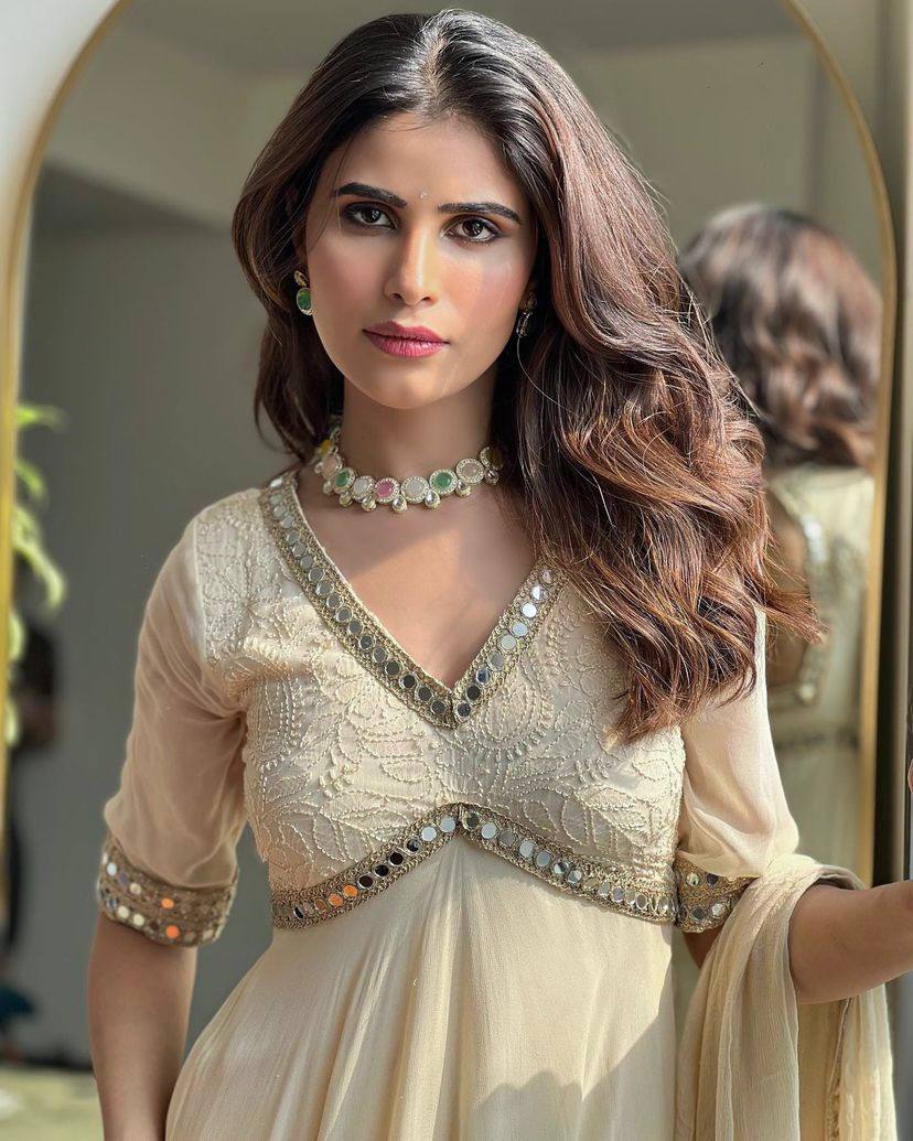 🌸 Ethereal Ivory Anarkali Set – Where Grace Meets Glamour 🌸