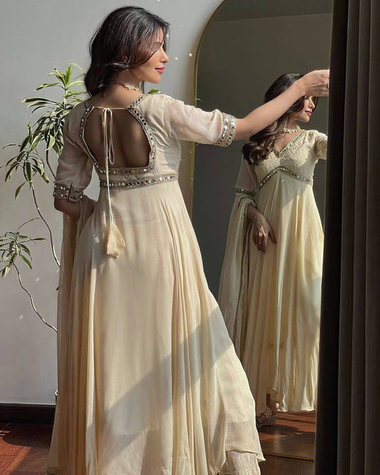 🌸 Ethereal Ivory Anarkali Set – Where Grace Meets Glamour 🌸